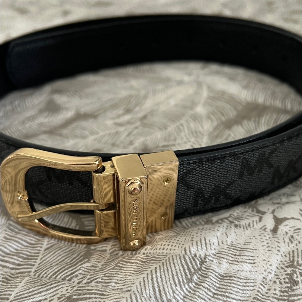 Michael Kors Black Leather Reversible Belt (M)